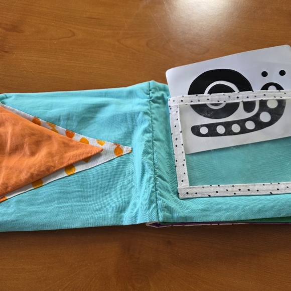 Lovevery Soft Book - Picture 5 of 8